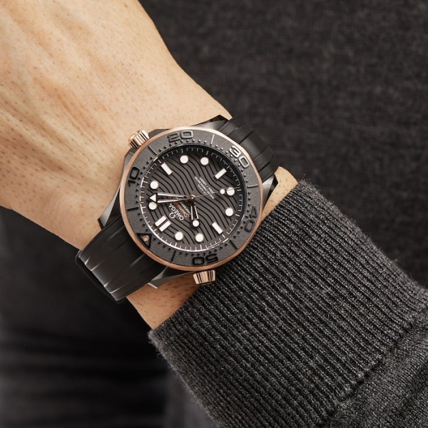 Replica Omega Seamaster Men Automatic Black Rubber Watch O21062442001001 - Image 4