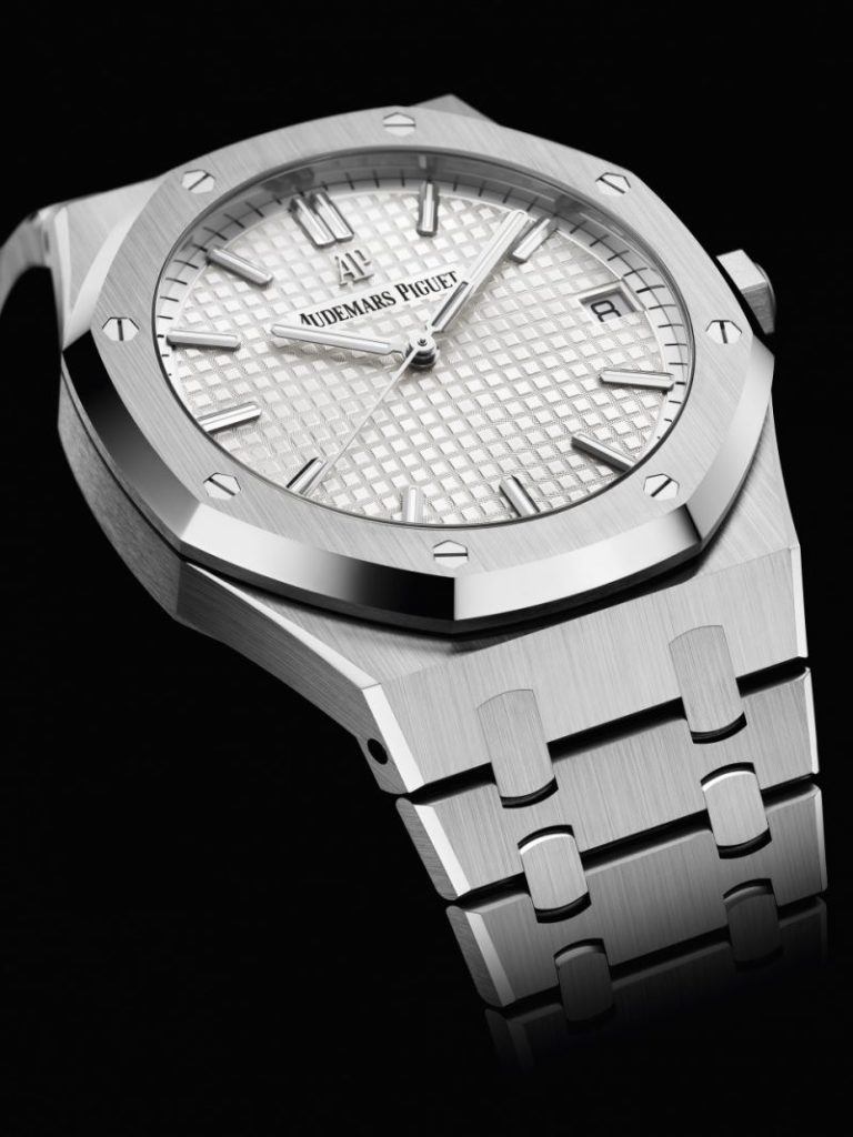 Replica Audemars Piguet Royal Oak Selfwinding Silver 15500ST.OO.1220ST.04 - Image 3